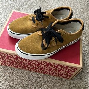 Vans Suede Shoes size 5.5 Youth/ 7 Women